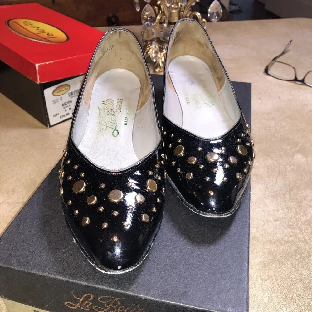 La Belle Original sz 5 B Black Leatherette Gold Accents